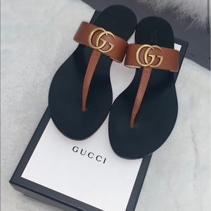 GUCCI Leather Thong Sandal
